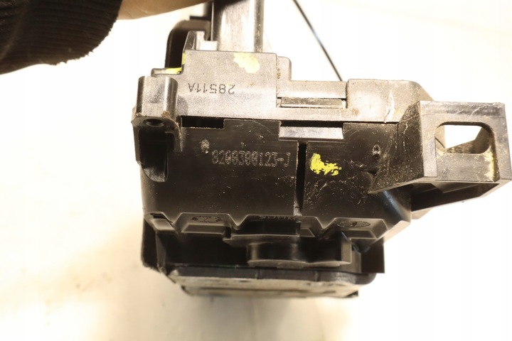 фото №7, Замок левый перед дверь renault clio iii рестайлинг 8200300123-j