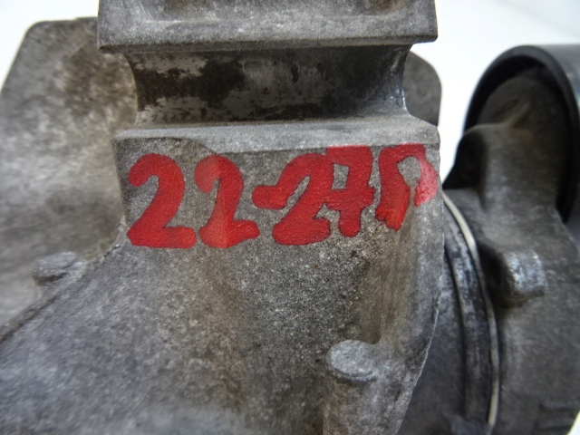 фото №9, Citroen peugeot 1.2 vti крепление кронштейн генератора 9812038180