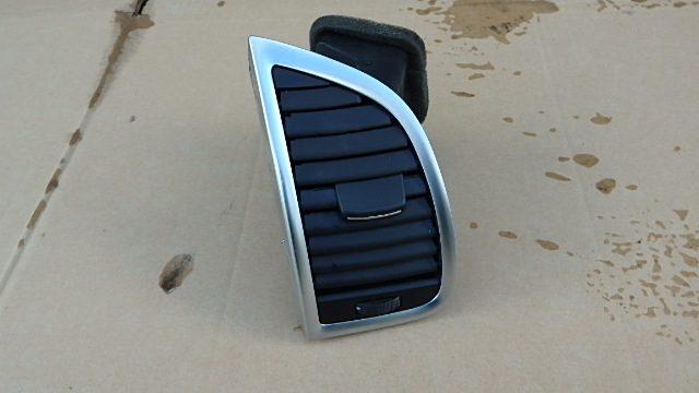 фото №1, Решётка воздуховод левый перед audi q7 4l 4l0820901t