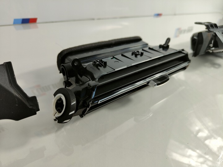 фото №8, Решётка воздуховод средняя bmw u06 2er u11 x1 9483383