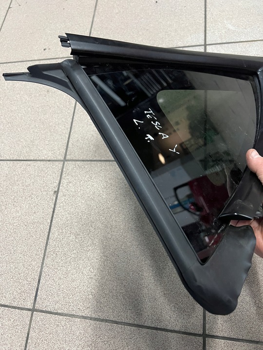 фото №3, Tesla модель y 20- скло кузовна ліва зад задня as3 2023