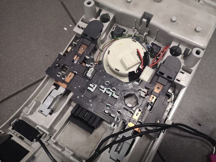 фото №13, Лампа потолок audi a6 c6 4f0947135bt