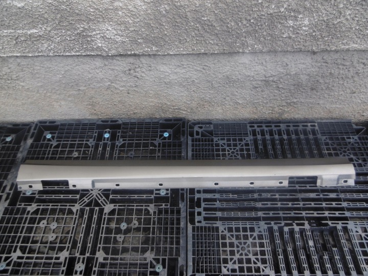 фото №1, Накладка планка порога права 798 mercedes w204