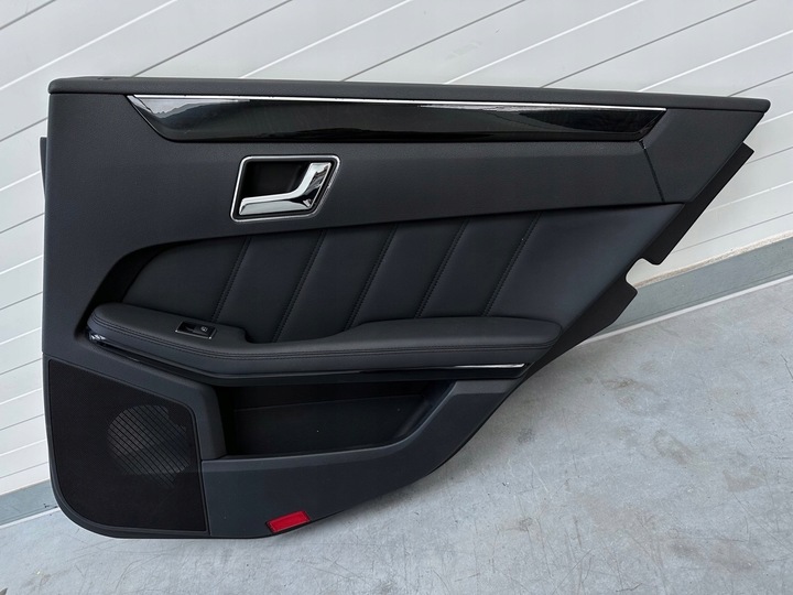 фото №1, Обивка дверь боковина правые задний mercedes e-klasa w212 кожа задняя правая