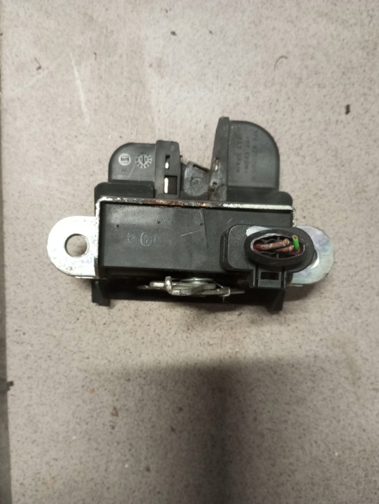 фото №1, Seat altea 05 r замок кришки багажника зад