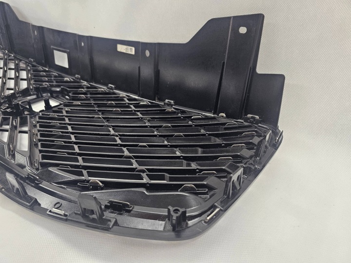 фото №11, Volvo xc60 ii рестайлінг 2025+ центральна решітка бампера 32409134 32409154