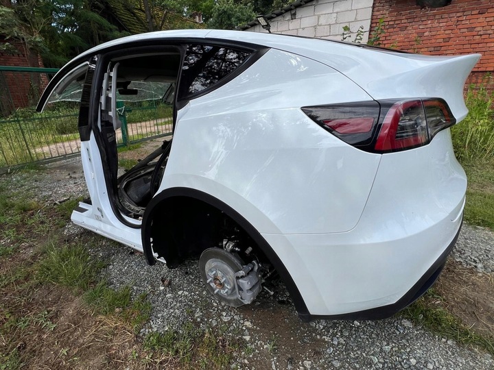 фото №3, Tesla модель y бампер зад задній