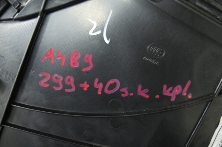 фото №16, Audi a4 b9 універсал оббивка боковина двері зад праві лівий kpl.