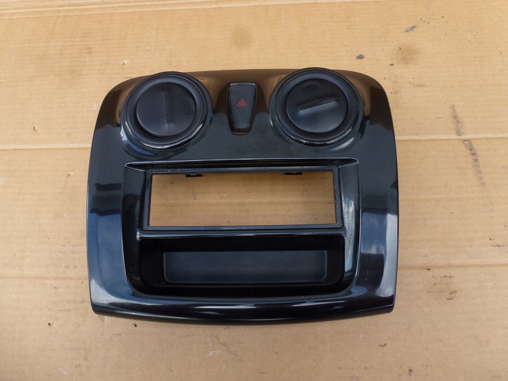 фото №1, Пластик рамка защита консоли радио dacia logan ii sandero 2 17r