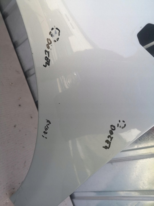 фото №10, Крыло левый перед toyota avensis t25 03-06