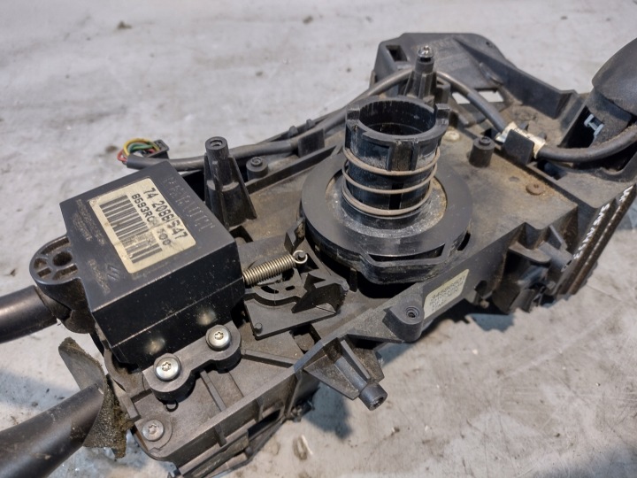 фото №8, Переключатель комбинированный renault premium 5010589989