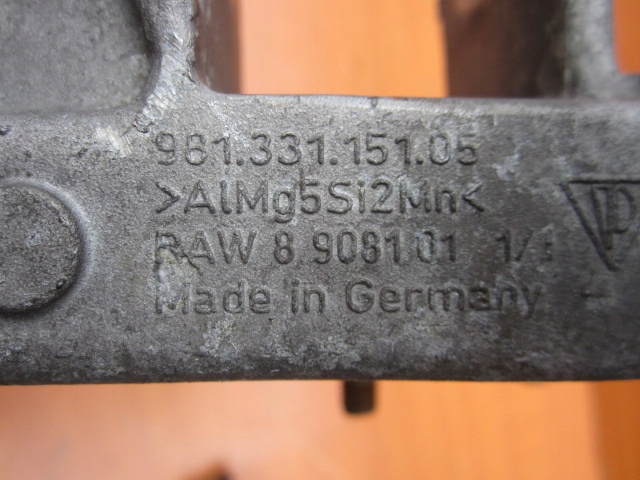 фото №12, Porsche cayman 981 boxter кріплення візка зад ліве 98133115105