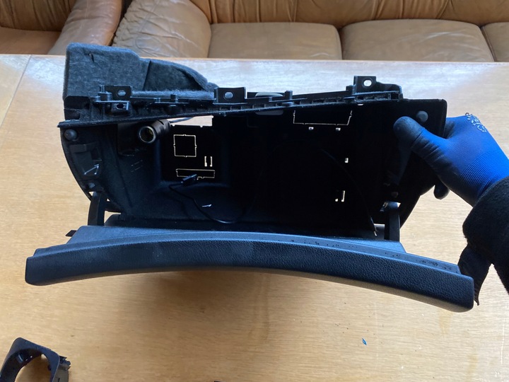 фото №14, Хороший бардачок пассажира mercedes w213 2018r e-klasa a2136800091 тайник