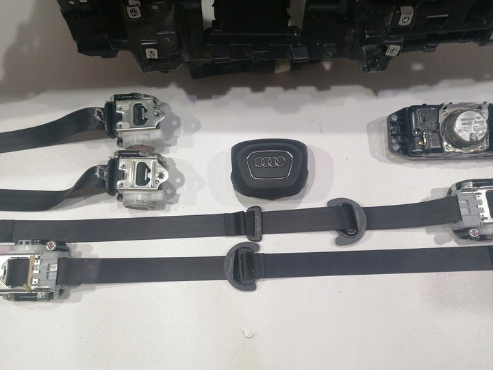 фото №6, Audi q8 4m8 панель консоль подушка безпеки подушки ремені