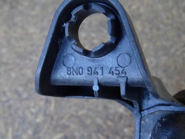 фото №16, Audi tt 8n держатель крепление лампы фара правое правое перед 8n0941454