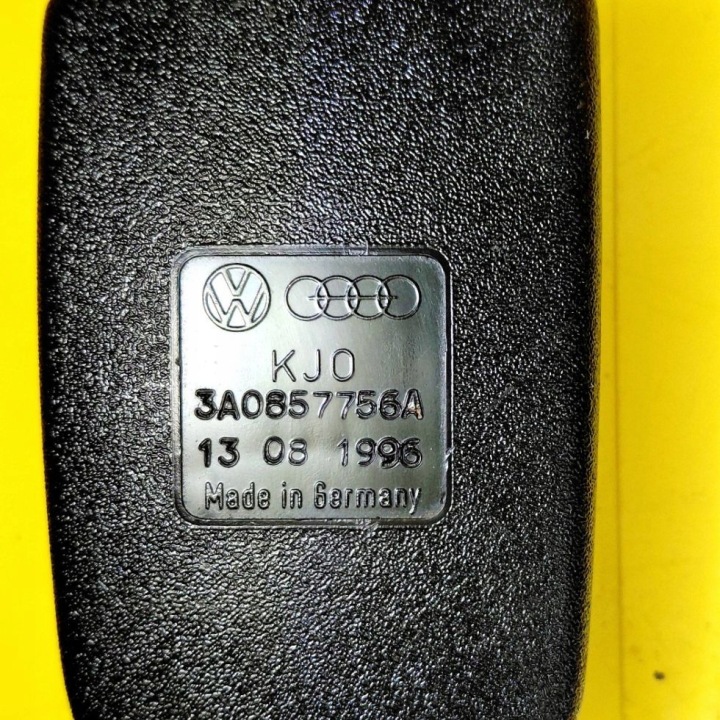 фото №6, Застёжка ремня безопасности правое перед vw passat b4 3a0857756a nr1393