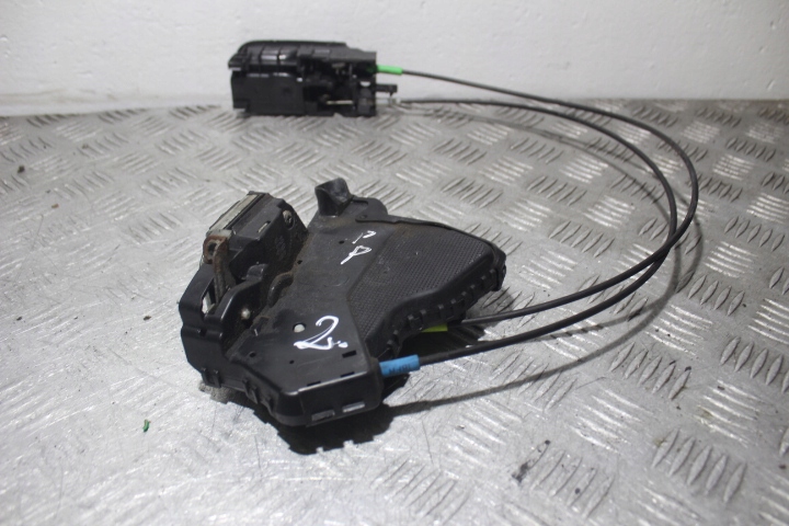 фото №1, Замок правий перед двері toyota avensis ii t25