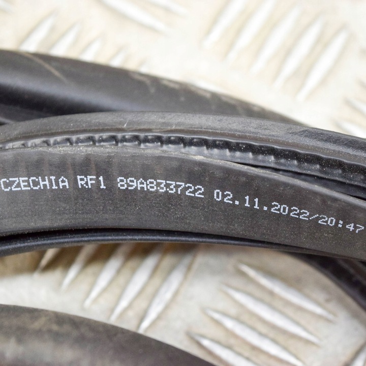 фото №6, Audi q4 sportback e-tron 2022 правая сторона резиновая прокладка дверь задних