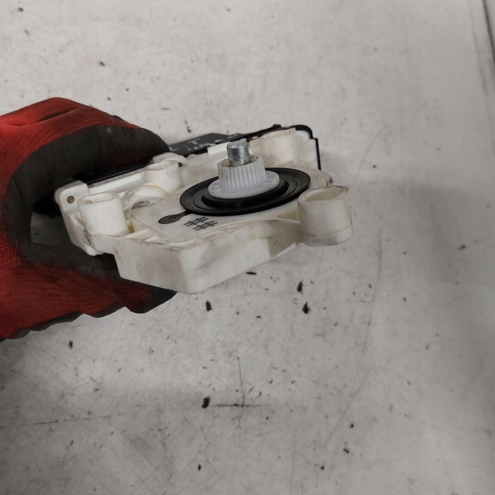 фото №9, Volkswagen touran 1 i моторчик стёкла левый зад 1k0959703b 995928-106