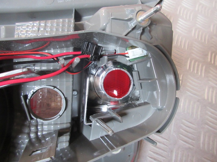 фото №5, Лампа зад задняя правая toyota verso 9- led uk