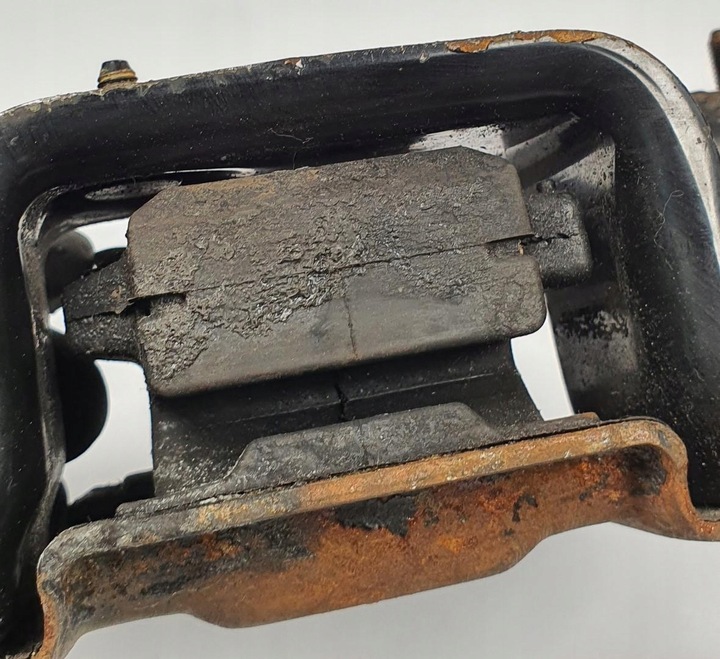 фото №3, Лапи подушка коробки mazda 2 de 1.3 16v d65139070