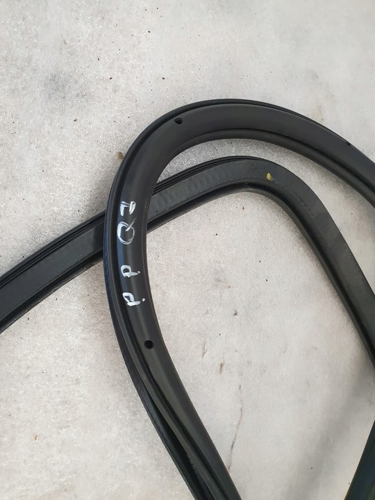 фото №3, Audi q7 прокладка двері праві перед