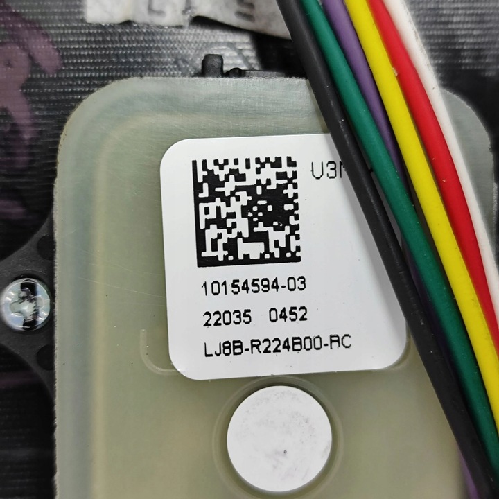 фото №8, Ford mustang mach-e 2022 ліва сторона планка / прокладка скла двері