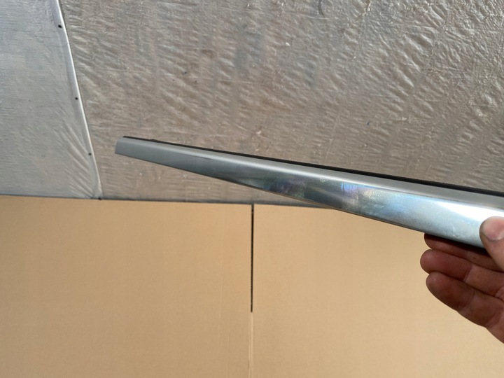 фото №8, Mercedes c-klasa планка хром дверь a205720204