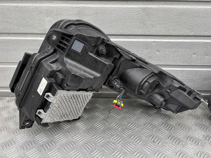 фото №10, Rivian r1t лампа левая правая перед c300000464 c300000465