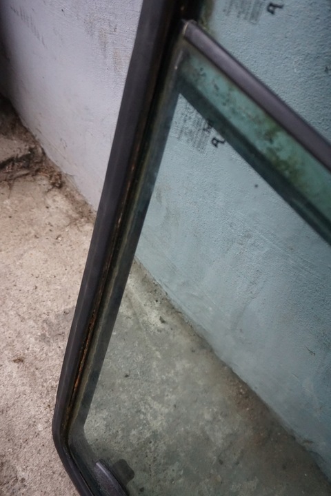 фото №5, Daihatsu rocky скло кузовна права з жорсткий дах