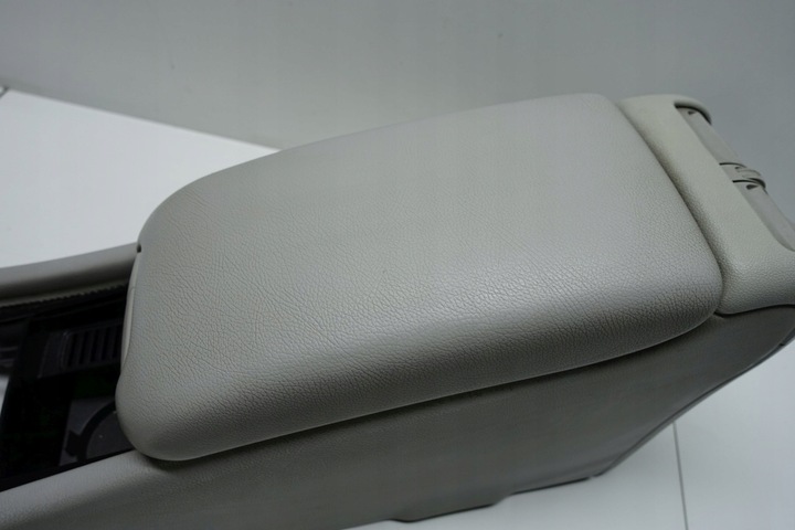 фото №9, Mercedes w203 рестайлінг підлокітник бардачок тунель