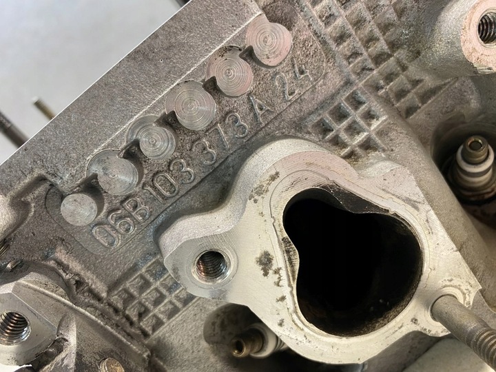 фото №8, Головка цилиндров вал vw passat b5 1.6 arm 06b103373a