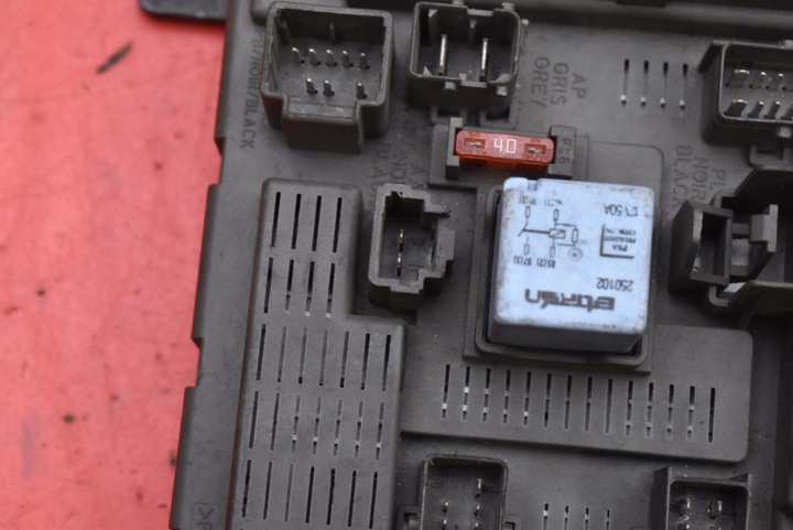 фото №12, Коробка запобіжників 9649301780 bsi citroen c5 1 i 2.2 hdi 133 km 01-04