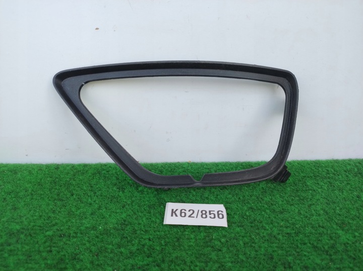 фото №1, Ford focus mk1 рестайлинг левая решётка бампера рамка галоген защита