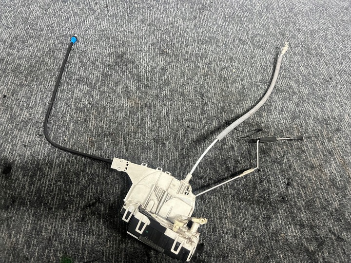 фото №1, Mercedes sprinter w906 315 2006r замок дверь левый перед левый переднее