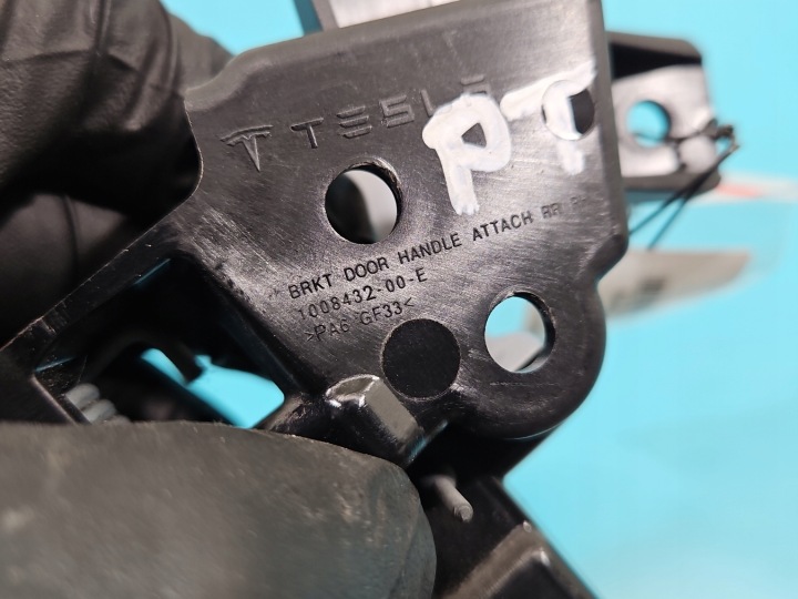 фото №10, Ручка внутренняя зад правая tesla модель s 1008432-00-e