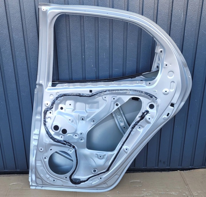 фото №7, Toyota yaris iv 4 двері зад задні праві fv