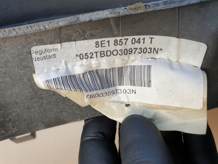 фото №11, Панель раздаточная консоль капот решётки воздуховод канал audi a4 b7 оригинальный номер европа