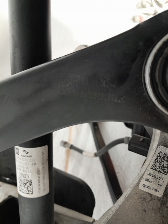 фото №12, Audi a4 b9 поворотный кулак амортизатор ступица суппорт диск рычаги правые зад