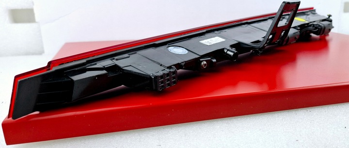 фото №7, Volvo c40 23- лампа задня права 2sa015563 32365671