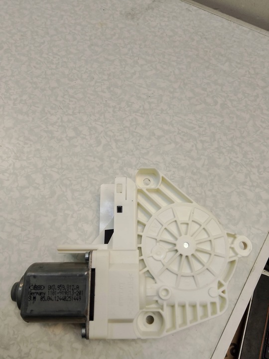 фото №13, Моторчик стёкла правый зад audi a6 c7 8k0959812a