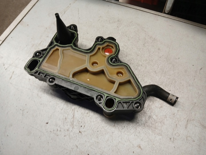 фото №6, Вентиляция картера сепаратор масла vw audi seat skoda 2.0 tfsi 06q103495b