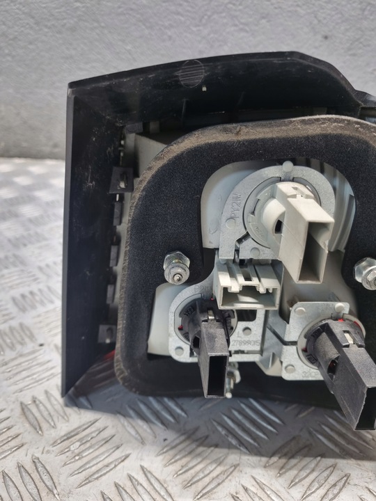 фото №9, Bmw e61 лампа левая левый зад задняя 7165825