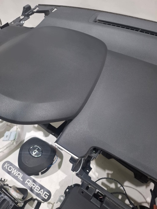 фото №13, Toyota corolla cross usa торпедо консоль подушка  подушки ремені оригінал