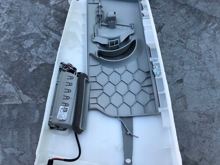 фото №10, Обшивка стойка b правые audi e-tron 55 quattro 4ke 4ke867244a 4n0819210a