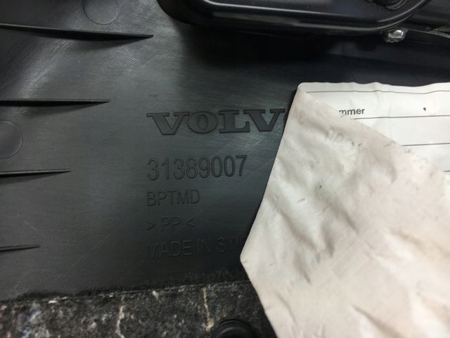 фото №5, Volvo xc90 ii боковина багажника правий 39825195