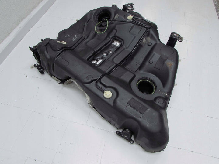 фото №8, Volvo v70 iii awd xc70 2.4 d5 06-16 bak бак пального 31274179