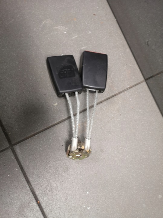 фото №4, Застёжка ремня зад audi a8 d2 4d0857739h