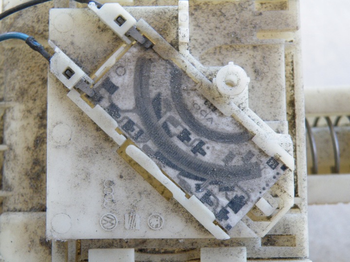 фото №11, Audi a6 c5 2.0 бензин індикатор датчик рівня пального 1j0919673l