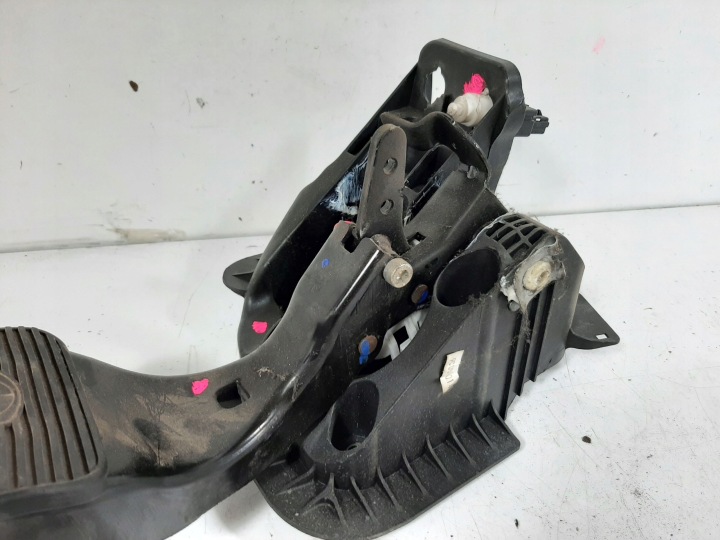 фото №16, Lancia musa 1.4 16v рестайлинг 09r педаль тормоза автомат 3808430008